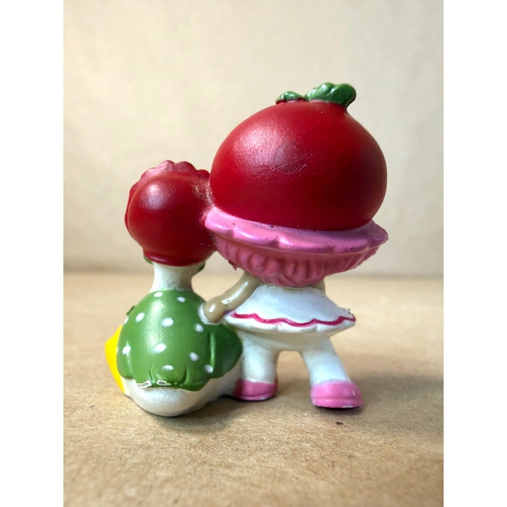 Vintage 1982 Strawberry Shortcake PVC Miniature: Cherry Cuddler with Gooseberry - Picture 3 of 10